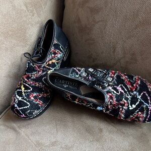 L'ATISTE Black Multicolor Embroidered Lace-Up Flats